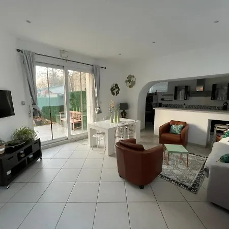 maison avec vue sur le chateau Orléans Extérieur photo